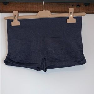 Lululemon Ebb to street bike shorts, Size 6